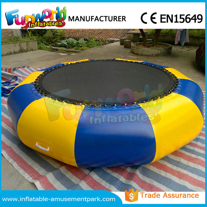 Jouets gonflables adaptés aux besoins du client de l'eau de trempoline de l'eau de PVC pour l'équipement de parc aquatique